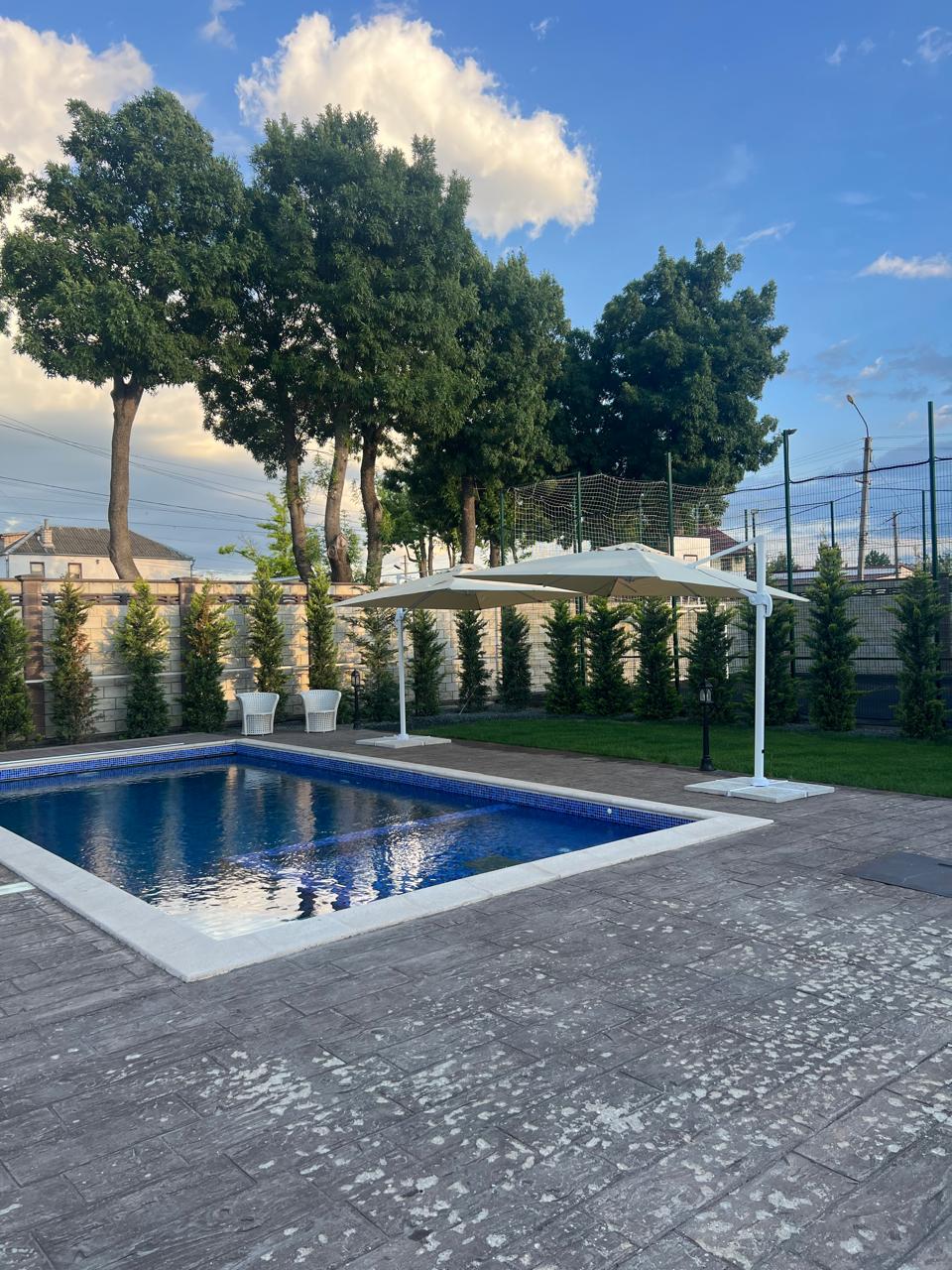 Зонт Севилья 3х3м универсальный зонт для кафе и пляжа, обеспечивающий защиту от солнца в саду и у бассейна