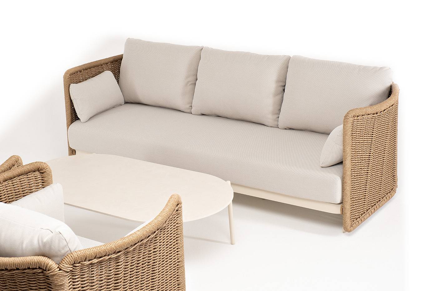 Плетеная лаунж зона Аликанте из искусственного ротанга и с мягкими подушками
